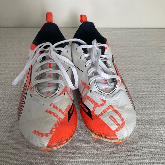 Puma White and Red Soccer Cleats- Size 6. Unisex. - Picture 3 of 9